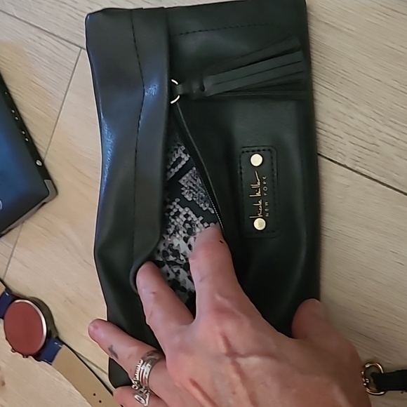 NWT 'NICOLE MILLER' New York Wallet Purse with handstrap - Picture 5 of 12